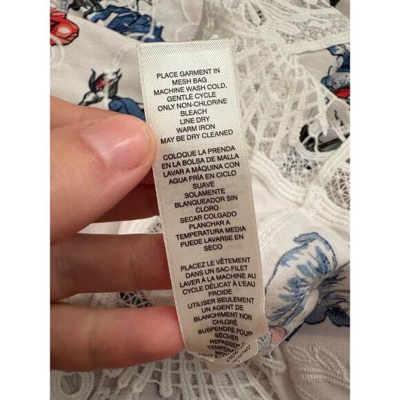 Chico's Embroidered Floral White Knit Lace Top Size 1 US - Picture 6 of 8